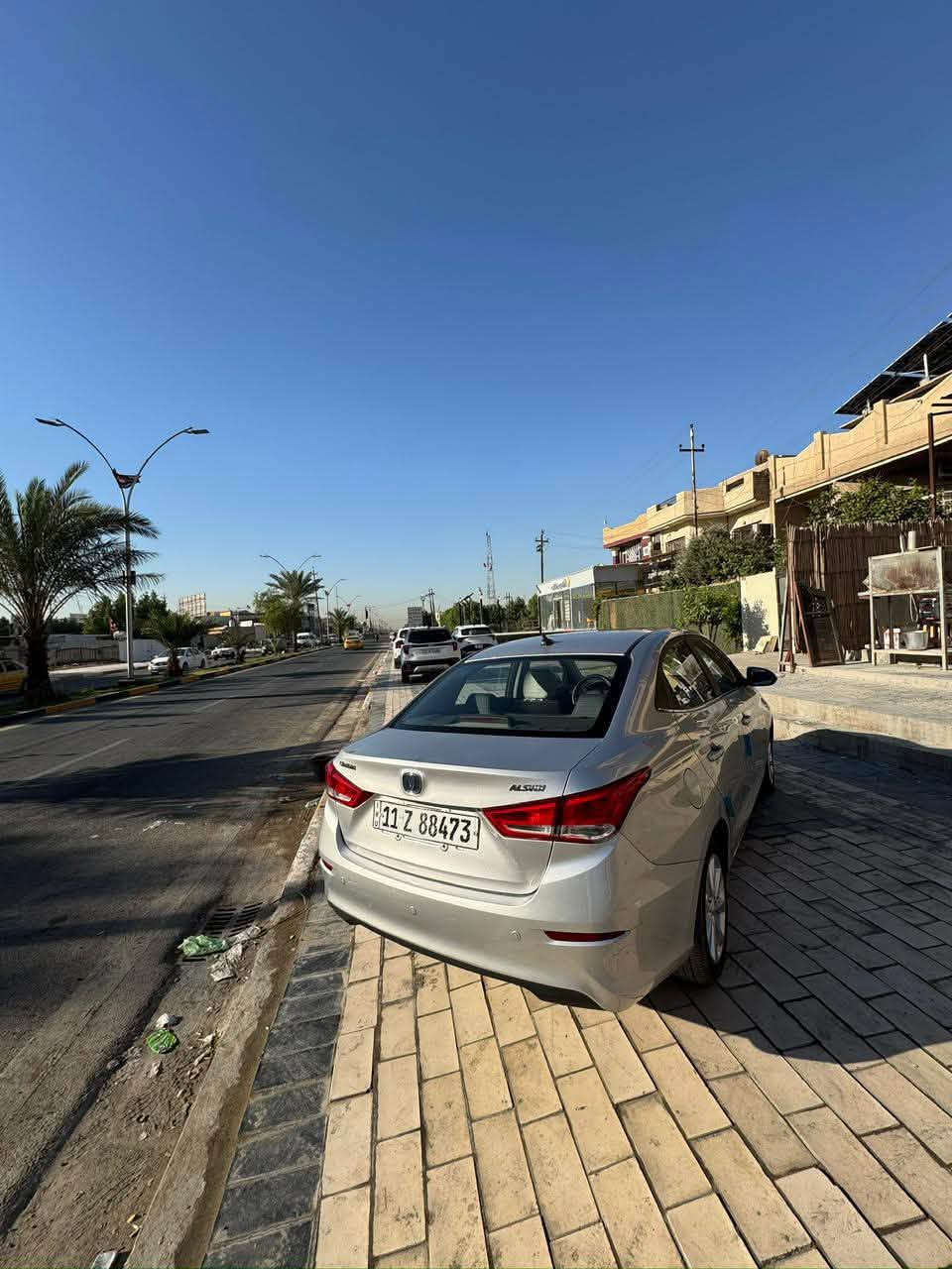 سيارة ال سڤن للبيع
رقمها بغداد حرة محركها 1500 
مكفولة من الصبغ 
بيها طخات بالبابين الصدر وخلفه 
والجاملغ عكس السايق الامامي بيه بارد 
مكفولة المكينة والكير والصدر 
وتايرات جديدة 
ماشية 44k الف باسم صاحبها السياره 
ثاني يوم تحويل 
سعرها 95 ورقة وبيها مجال للشراي 
مكانها بغداد الدورة كفائات الصحة 
رقم ***********
