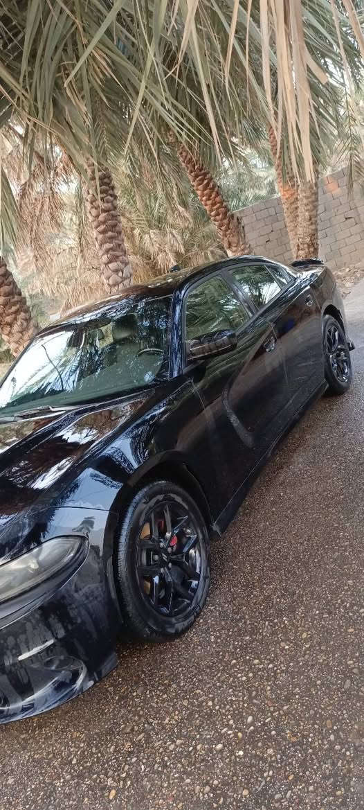 سلام عليكم جارجر للبيع موديل 18لون اسود وارد امريكا حادث سرقة مكينة وقبق جنطة مواصفات شاشة كامره خلفيه حساس خلفي تحكم ستيرن بصمه وتشغيل عن بعد ويل وتخم تاير جديد مكينة 3600 سيارة كفالة خير من الله تحط كير وتطلع لشارع رقم تليفون ***********. خابر  وتدلل سعر 100 و 85.بيها مجال قليل لطيبين
