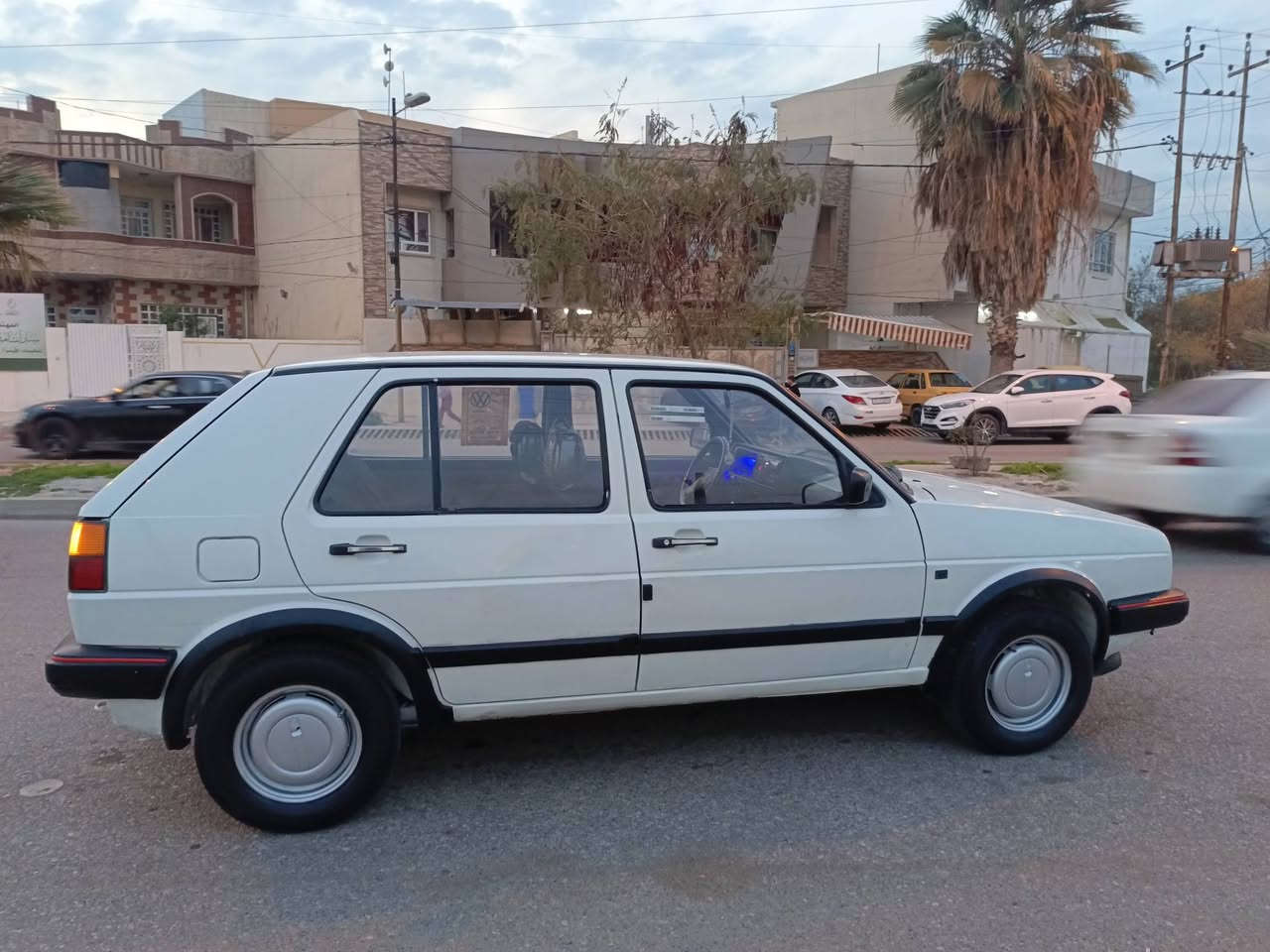 السلام عليكم ✔️
كولف موديل 1991.

-مكينه والكير شرط في شرط!

-صبغ فقط نص باب والباقي شرط خام!

-طخم السياره جديد كامل مكمل !

-طخم تاير ماصارلو اسبوع جديد!

-كهربائات كلها شغاله عدا الكيلو متر! 

- رقم جديد وهزه جديده وسنويه تقريبا ل2031 شرط التحويل السعر 40$ وبيها مجال⬇️للستفسار ⬇️
***********📞
‏‪***********‬‏📞
