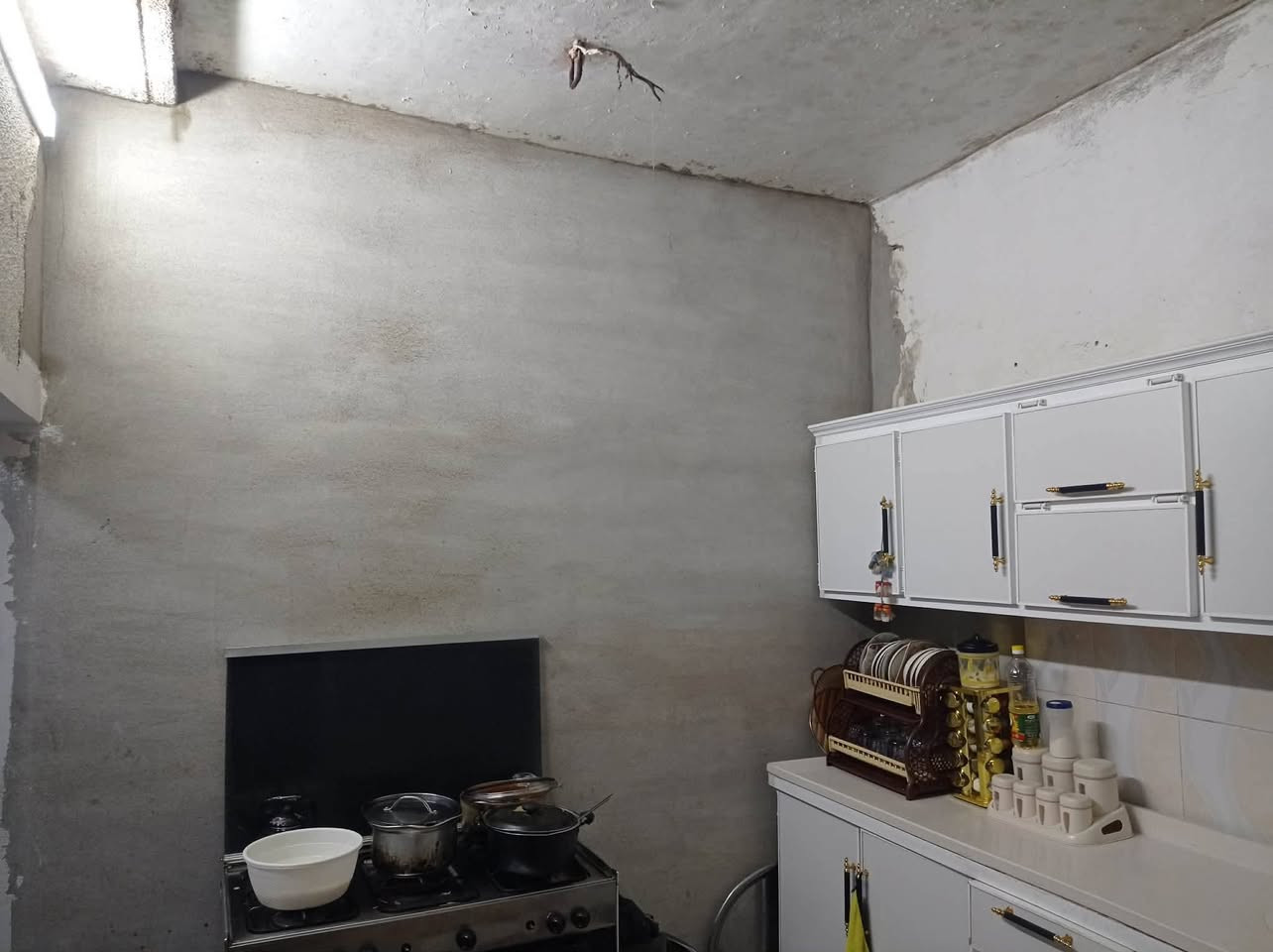 بيت للبيع ٢٠٠ متر طابو صرف
متكون من غرفتين نوم وهول واستقبال ومطبخ بارد وحار مع محل 
الموقع كركوك حي النصر الأولى على شارع ٢٠متر  قرب مستوصف النصر وجامع النصر وشارع الكوسترات السعر ١٣٧ وبي مجال شويه  للاستفسار الاتصال على الرقم ***********
