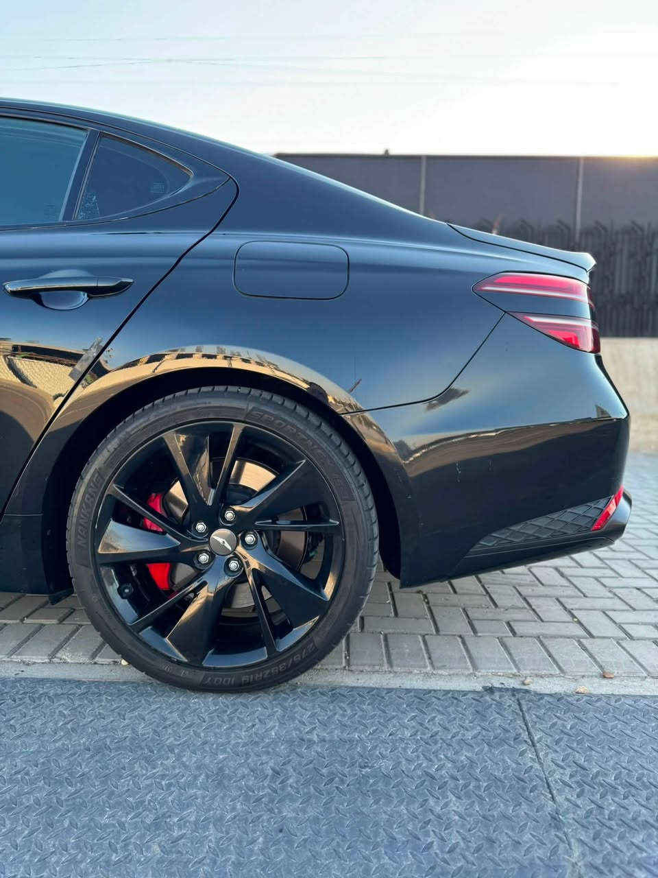 السلام عليكم
G70 SPORT PRESTIGE اعلى المواصفات فوول 

٦ سلندر ويل كب١٩ تو سايز ، ٥ كامرات،اوتو هولد حساسات امامي خلفي تشغيل عن بعد كشنات بقلاوة سقف كنتارا مقاعد تحكم كهرباء وتدفئة وتبريد تدفئة المقود فتحة،تحكم حركه المقود كهرباء محدث دعاميه شكل ل ٢٥ رادارات امامي خلفي جانبي خروج عن المسار المرآة الجانبيه  معتم وهيتر وقلابه واشارة جانبية  وباقي مواصفات الجنيسيس معروفه مواصفات الفول 
حادث خفيف  جاملغ امامي  مبدل ومصبوغ وحافه البنيد مبدل نفس اللون بدون حداديه، بأسمي تحويل ثاني يوم مع هزة جديدة 
السعر: ٢٣٩$ وبي مجال  
*********** تفاصيل اكثر المحامي مصطفى الهاشمي
