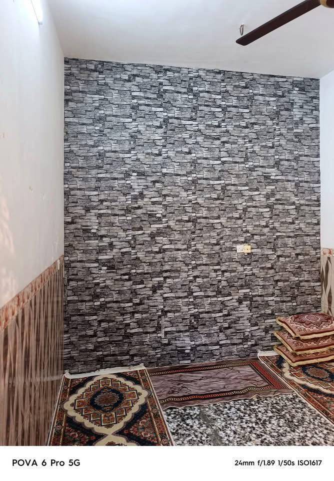 بيت للبيع طابقين
مساحة ١٠٠ متر ٥*٢٠
صب مسلح كامل كاشي سيراميك
بس الطابق الثاني نقص كاشي 
يحتوي على 
الطابق الاول
كراج + صحيات خارجية
استقبال + مطبخ + صالة
+ صحيات وحمام داخلي 
+ منور + غرفة نوم
الطابق الثاني
غرفتين كبار + بلكونه + حمام + صالة
الطابق الثالث يحتوي على بيتونه وسطح
البيت نظيف كلش وبنيانه كلش حلو وخريطته حلوه وسعرة مناسب 
مشمول بالتمليك دار وزقاق ومحلة
العنوان بغداد - نهاية حي اور -سبع قصور - شارع ابو احمد 
للاستفسار اكثر : ***********
