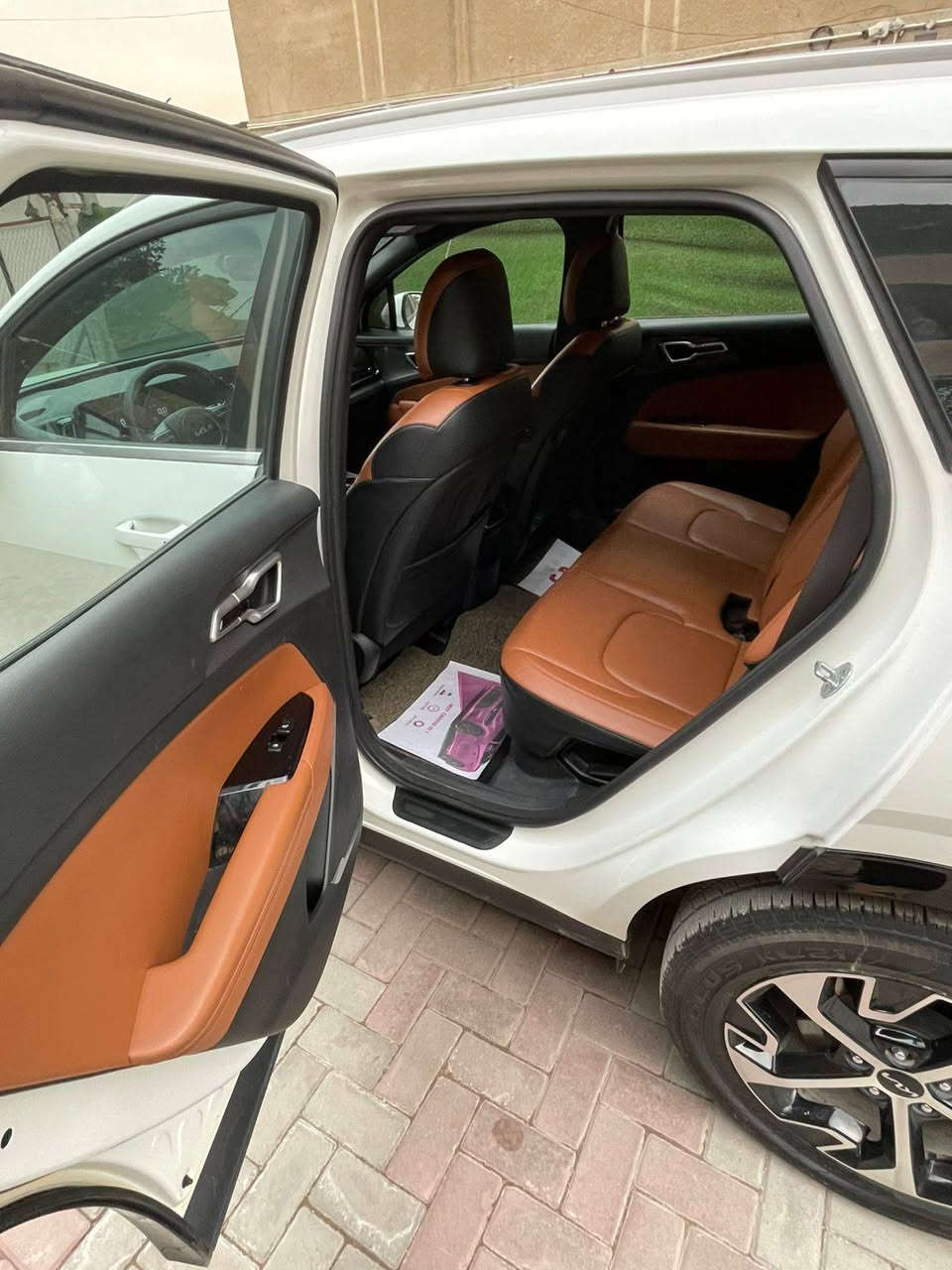 🚗 للبيع - كيا سبورتج برستيج موديل 2022 🚗

🔹 سيارة وارد كوري هايبرد 
🔹 الفئة: برستيج عدا البنوراما
🔹 المسافة المقطوعة: 60 كيلو متر
🔹 حالة الإيرباك: دركه

ضرر السياره : حافت البنيد و حافت الجاملغ اليمين تكحيل

💰السعر : 185$و بيه مجال

🔹 المواصفات:
✅ كراسي كهرباء
✅ تشغيل بصمة + تشغيل عن بعد
✅ بصمة أبواب
✅ شاشة متصلة + شاشة كبيرة
✅ كاميرا خلفية دوارة
✅ مقاعد جلد لون مشمشي
✅ كشنات تدفئة + تبريد
✅ حساسـات خلفية
✅ لايت زينون + LED + كشافات
✅ بك لايت LED
✅ مثبت سرعة (Cruise Control)
✅ أوضاع القيادة (Drive Mode)
✅ الأوامر الصوتية
✅ فحص أنظمة السيارة
✅ حساس ضغط الإطارات
✅ شفتات مقود
✅ نظام ترحيب
✅ قطعتين تبريد
✅ هند بريك بصمة
✅ مانع انزلاق + نظام نزول المنحدرات
✅ إشارات مرايا جانبية
✅ مخرج طاقة

📩 للتواصل:
***********   (واتساب أو اتصال)

📍 المكان: بغداد –

#كيا_سبورتج #Sportage_2023 #سيارات_للبيع #بغداد #CarX
