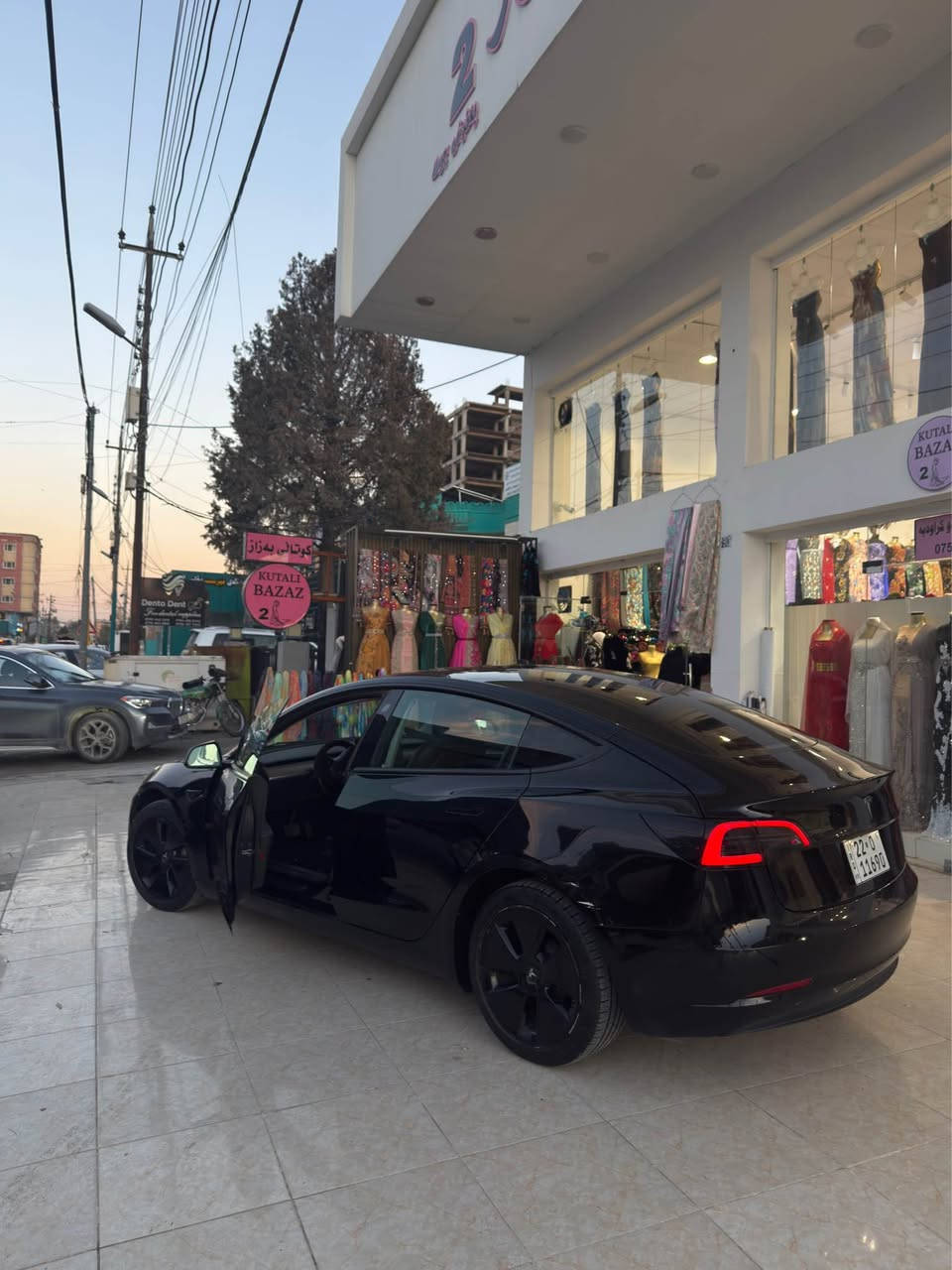سلام عليكم
Tesla model 3 (2023) single motor 
2 پارچەی هەیە چاملغي پێشەوە و چاملغی دواوەی هەیە 
٤٥ هەزار رۆیشتییە
ئۆنلاینە
***********
*********** أربيل, العراق
