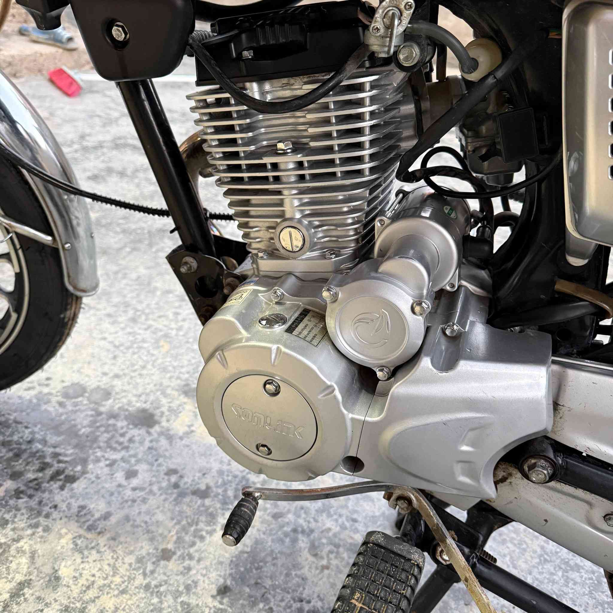 سلام عليكم 
دراجه سيفان سونك الاصلي موديل 24 اوراق 
دراجه حلوه وتخبل مكينه ما مفتوحه 

السعر / 725
العنوان/ بابل محاويل 
رقم تواصل / ***********
.
