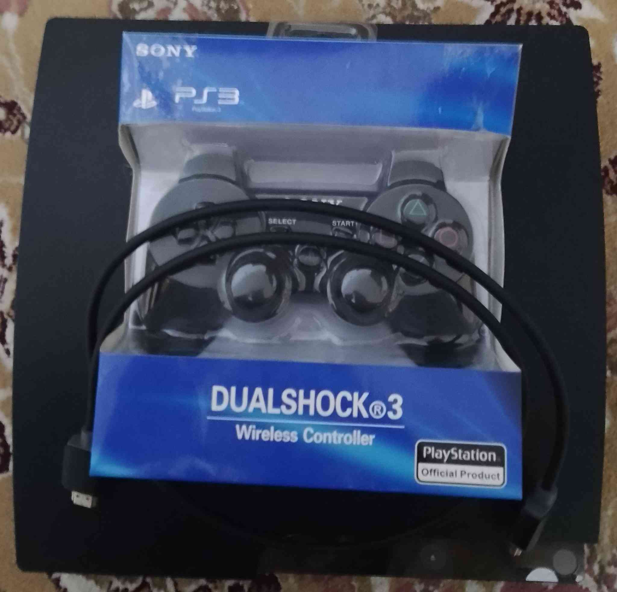 (PS3)
مستعمل نضيف 
مع واير HD 
مع جوستك هدية 
 للتواصل واتساب ***********
