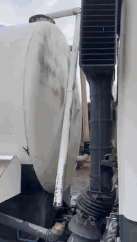 تانكي مياه ثقيلة للبيع مع ماطور ومضخة 
حمولة 14 
تانكي نظيف جوا شغل 
سعر 28 ورقة 
للاستفسار الاتصال على 
***********
