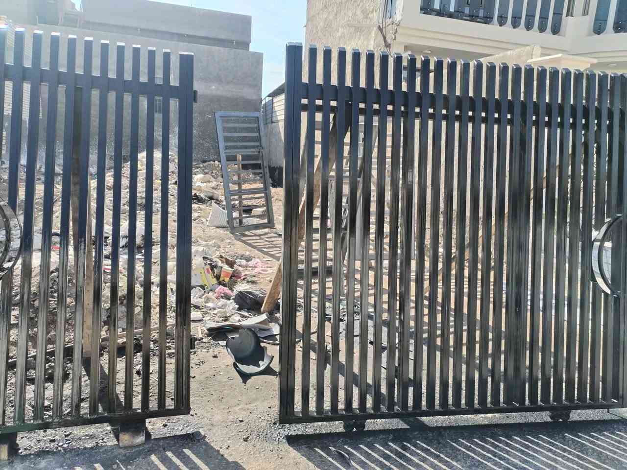 السلام عليكم
تنضيف وصبغ الشبابيك والأبواب
***********
