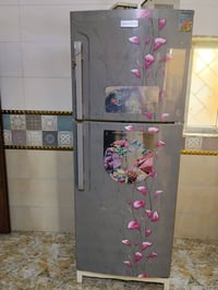ثلاجة • نضيفه • ٢٠ قدم