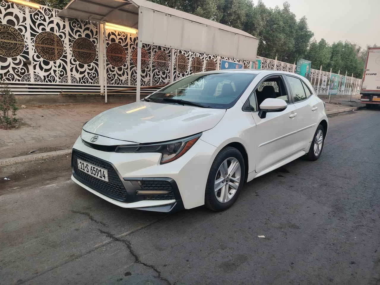 السلام عليكم كورلا موديل 2020 هاج باك se وارد امريكي بيها 3 قطع صبغ وصور الحادث موجوده
مواصفات 
*تحكم ستيرن جهتين
*شفتات بلستيرن 
*بصمه 
* سايد بريك كهرباء
* اوتوهولد 
*رادار تحديد مسار 
*وباقي الواصفات معروفه 
محرك كير تبريد صدر خير من الله 
رقم جديد وهزه وبسمي 
السعر 117ورقه وبيها مجال 
مكان السياره بغداد الدوره البوعيثه 
***********
