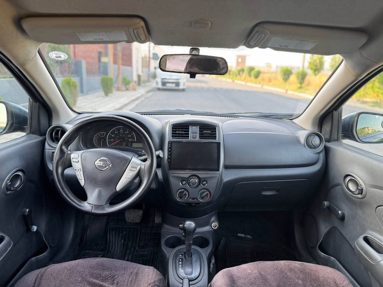 Nissan versa 2017 S
سةيارةكة تةنها بستةك شانى بوياخة لةكةل سئ جئى تحديلى هةية بى زورئ بئ ارباك
رةقةمى نوية سةنةوى بةسةرجوة
سعرى 92$كةميك مجال
عنوان:اربيل
موبايل:*********** أربيل, العراق
