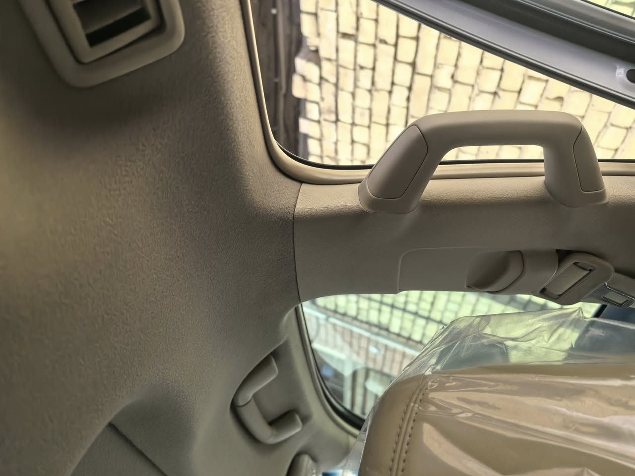 للجناي 
برادو vx  ابيض اللون معروفة المواصفات . مال بيت 
السيارة مغلفة ppf  حماية وكذلك عازل حراري للزجاج .كلفة ١٤٠٠$ضمان ١٠سنوات.
السيارة مال بيت خالية من التصليح البارد والصبغ فقط رصعتين اثر الحصو وتكحيل قليل .
ماشية ٥٠. الف كيلو مع سنوية جديدة واطارات جديدة .
السعر ٤٣٠٠٠$
***********
