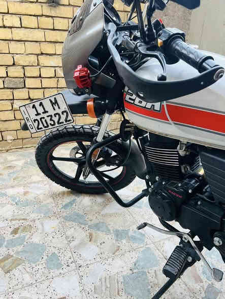 السلام عليكم دايون رقم وسنوية بغداد 
الله شاهد بس حاطلها صندوك ممشتغل بيها دلفري 
دراجة كهربائياتها شغالة مابيها نقص 
تجي تشوف بعينك 
السعر 2400 
مكاني البلديات بغداد 
***********
اتصال وواتساب
