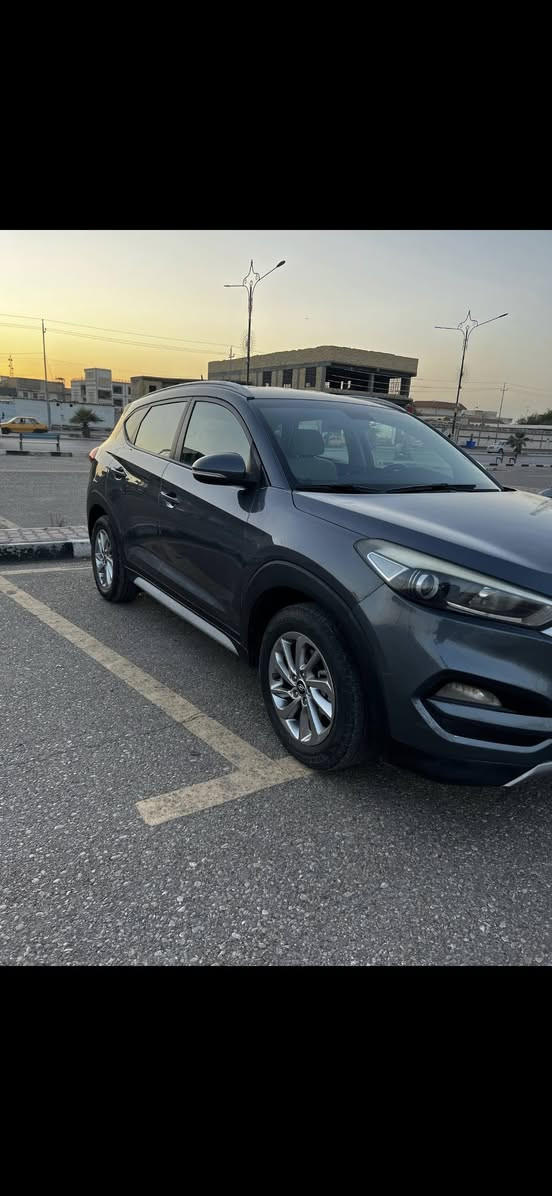 السلام عليكم
للبيع او مراوس هونداي توسان 2017 وارد امريكي
سنويه جديده بسمي تحويل ثاني يوم
السياره جاهزه من جميع النواحي
السعر 135 وبيها مجال
السونار والحادث داخل المنشور
***********
