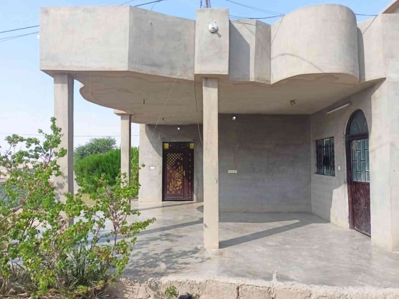 السلام عليكم بيت للبيع الموقع الشرقاط بعاجه حارت المعاضيد قرب المعارض العشارع الفوك مساحه الكاع دونم البيت يوجد في ربعه + هول + مطبخ + قرفتين + حمام + کندور سعر البيت 45 مليون نقد يرهم قصاط المقدمه من 25 مليون وفوك
للستفسار

 زين ***********
