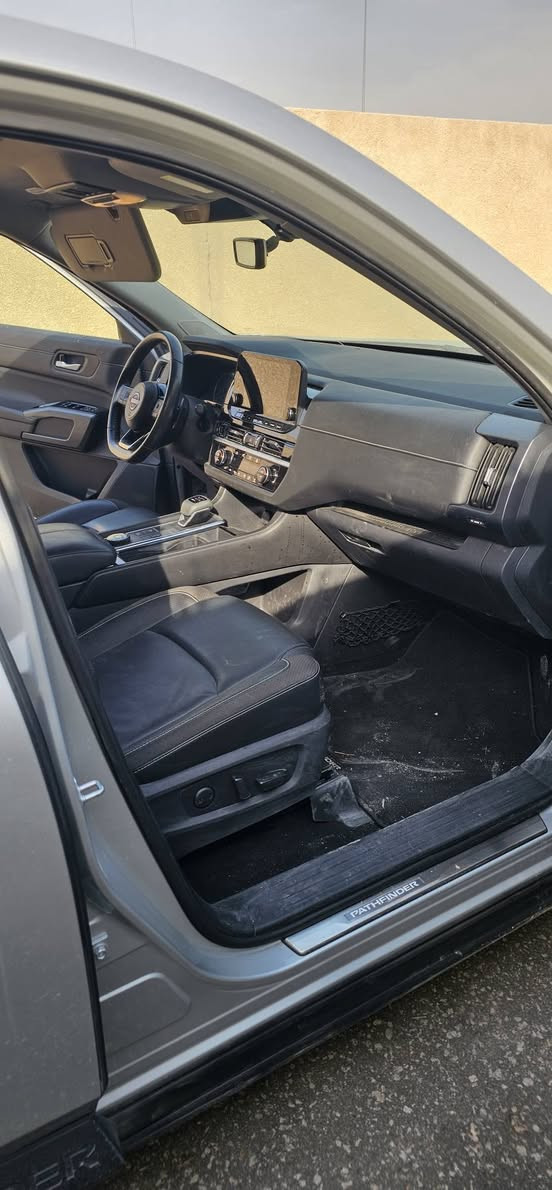 PATHFINDER SL 4WD 23
٣٦٠ درجه كاميرات
حساسات امامي خلفي
بردات خلفيه
كشنات جلد منفصل
تدفئة كشنات خلفي امامي
تدفئة ستيرن
كشنات كهرباء سايق وراكب
ليدات بالتكم خلفي امامي
ليد تحت السياره 
جنطه كهرباء 
ماشيه ١٢ الف ميل
تبديل بنيد 
صبغ بنيد وجاملغ ايمن امامي وصبغ بالجنطه بسبب طخه بالشحن
(راديترات ومراوح وبدنه تفصيخ)
بدون اي نقص
السعر ٢١٥ بدون رقم
***********
