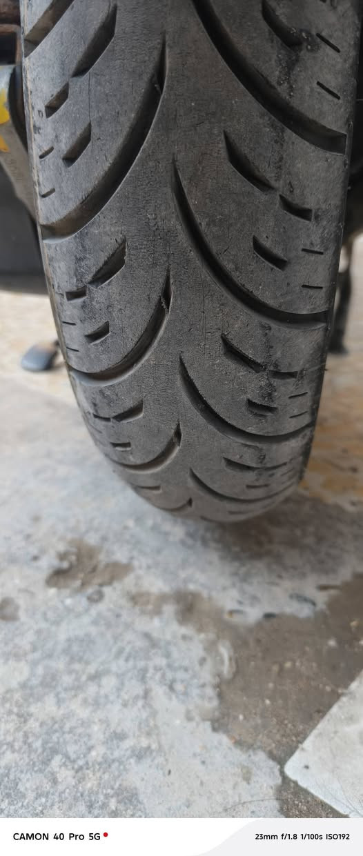 سلام عليكم البيع فقط دراجه اسعر 400 وبيها مجال قليل بريز محرك ما مفتوح بس صار اسبوع دخان ابيض قليل ومن تحمه تكطع  كهربايات كلها شغاله نكره سلف بي وقت تايرات جدد ولا فتيله معدل خير من الله  مكان بغداد الشعله اللتصال ***********
