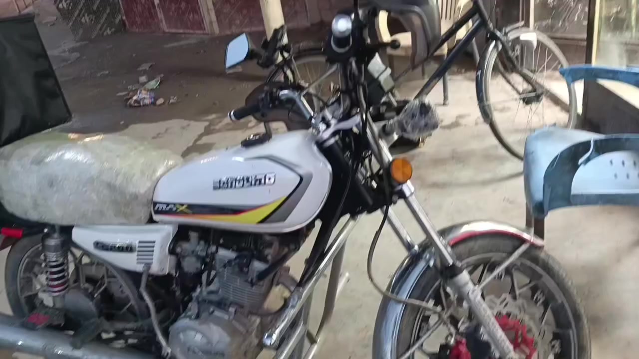 السلام عليكم دراجه ايراني موديل 25اوراق دراجه ماناقصها شي كامله بصمات عدد 2تشغيل عن بعد المكان هور الباشا التاجي السعر700وبيها مجال ***********
