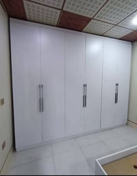 للبيع • خزائن • ديكور