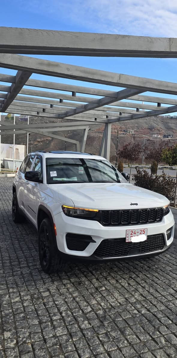 جيب كراند شيروكي 2023 بلاك توب BLACK TOP 
6 سلندر  4×4 دفع رباعي 
ماشية 12 فقط
بيها مكانين كرت فقط..

فتحة سقف ( سلايت )
رادار امامي( تثبيت مسار مع مانع تصادم )
رادار جانبي( نقطة عمياء )
حساسات خلفية مع مانع تصادم 
كشنات كنتارا وجلد 
شاشة أبل كار بلي واندرويد اوتو 
كشنات وستيرن تدفئة 
شاحنة موبايل وايرليس 
تشغيل عن بعد 
شفتات 
هاند بريك كهربائي 
وضعيات قيادة 
اوتو ستارت ستوب ( انطفاء ذاتي )
صندوق كهربائي 
ويل قياس 20 بلاك 

كاتي بدون رقم تترقم شمالي  ( اربيل دهوك سليمانية )

السعر : 285 وبيها مجال 
المكان : دهوك
***********
***********
اتصال أو واتساب
