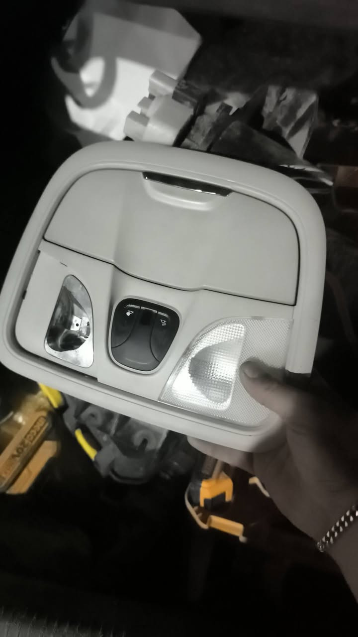 مبخرة اشتريتهة وطلع الخلل مو يمهة اشتريتهة ب65 الف ومقبل يرجعهة ابو الادوات قيم واخذ 
وعندي كلوبات وسطية بيهن عيب بسيط 
***********
