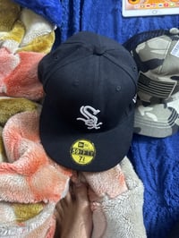 شفقه اصلي ومكتوب قياسها بل لون الاصفر قياس واحد بس مرتبه