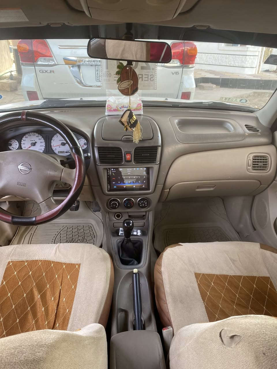 السلام عليكم 
نيسان سني 2011 مؤسسه 
سياره مو متعوبه وحيل حلوه ترايها يخبل
صدر كله جديد
تخم تاير جديد كهربائيات تبريد كير محرك كله شرط
بيها طخه بين لبابتين جهه اليمين 
ومرشوشه نص البابتين فقظ 
ومرشوش وياهه جاملغ نفس جهه وبيها طخه حيل خفيفه بصندوك رش فقط نهاية الصندوك 
مكانها الأنبار حديثه
سعرها 85 
***********
