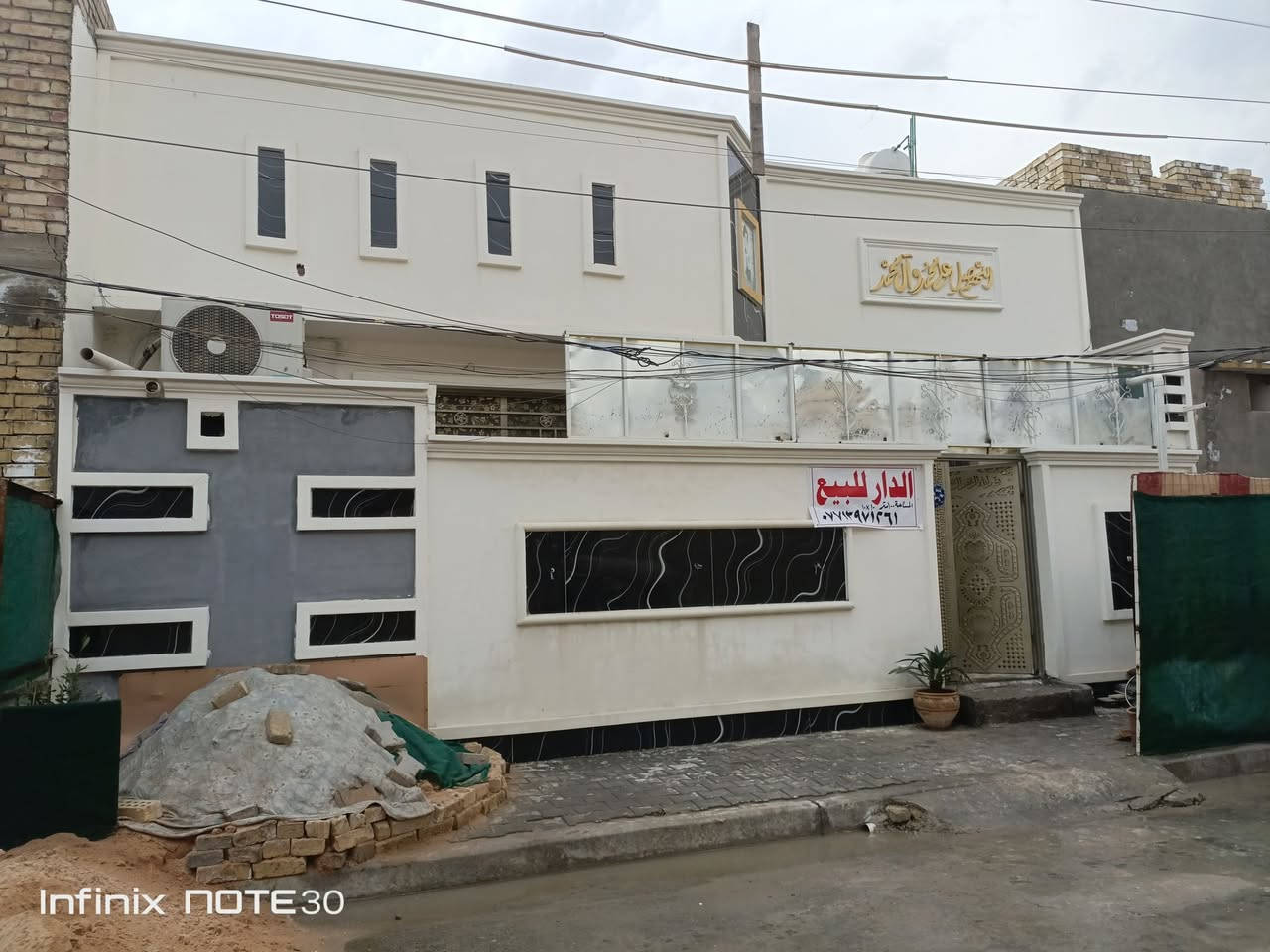 (دار للبيع)
منطقه: حي الكوفه
. 
المساحة: 100 متر 
. 
الواجهة: 10×10

ثاني بيت على الشارع العام
. 
السعر: 92.وبي مجال
. 
للاستفسار: ***********
