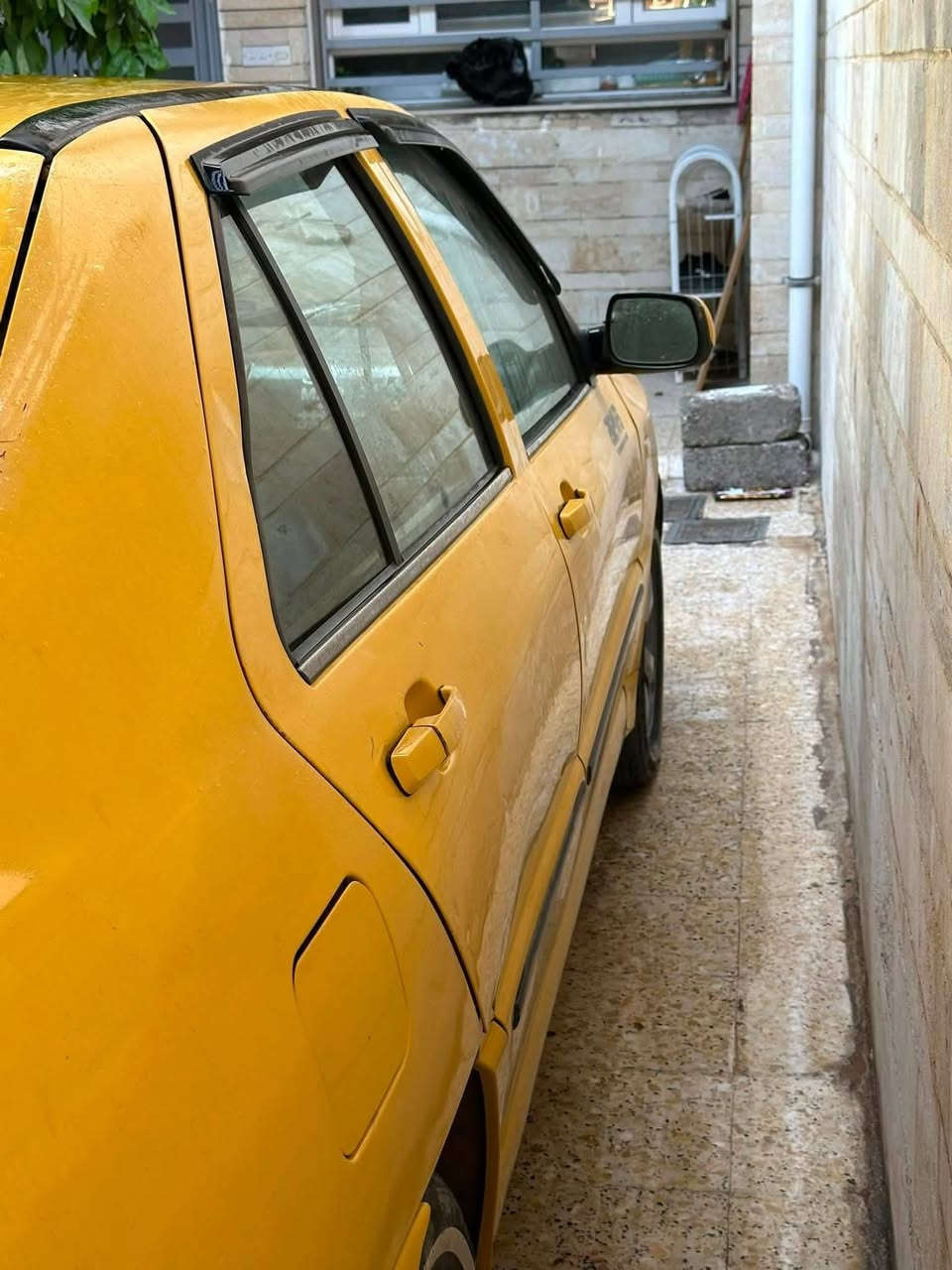 سلام عليكم اكوين 2013بدون صبغ بدون حادث محرك كير شرط غرامات صفر هيئا عليها مال 4 أشهر يعني 12الف السياره مال بيت السعر على الرقم ***********
