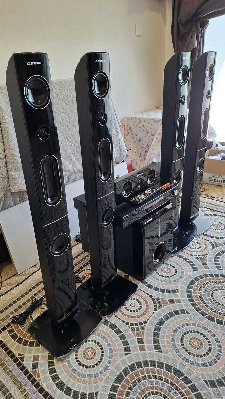 السلام عليكم 
هوم سستم من ماركة كلاريستا 
Home theater 5.1 claresta HDMI USB 
راديو 📻 FM اوبتكال مدخل aux و فلاش
جهاز شغال بالكامل ما داخل تصليح نضيف جدا 
كهرباء ٢٢٠ فولت صناعة اندنوسيا صوت جدا حلوه ناعم
سعر ١٢٥ الف 
للاتصال *********** عنوان كركوك 
توصيل كافة محافظات العراق
