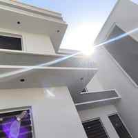 🏡 دار فاخر للبيع – فرصة مميزة دار للبيع بمساحة 200 متر البيت على ساحة ...