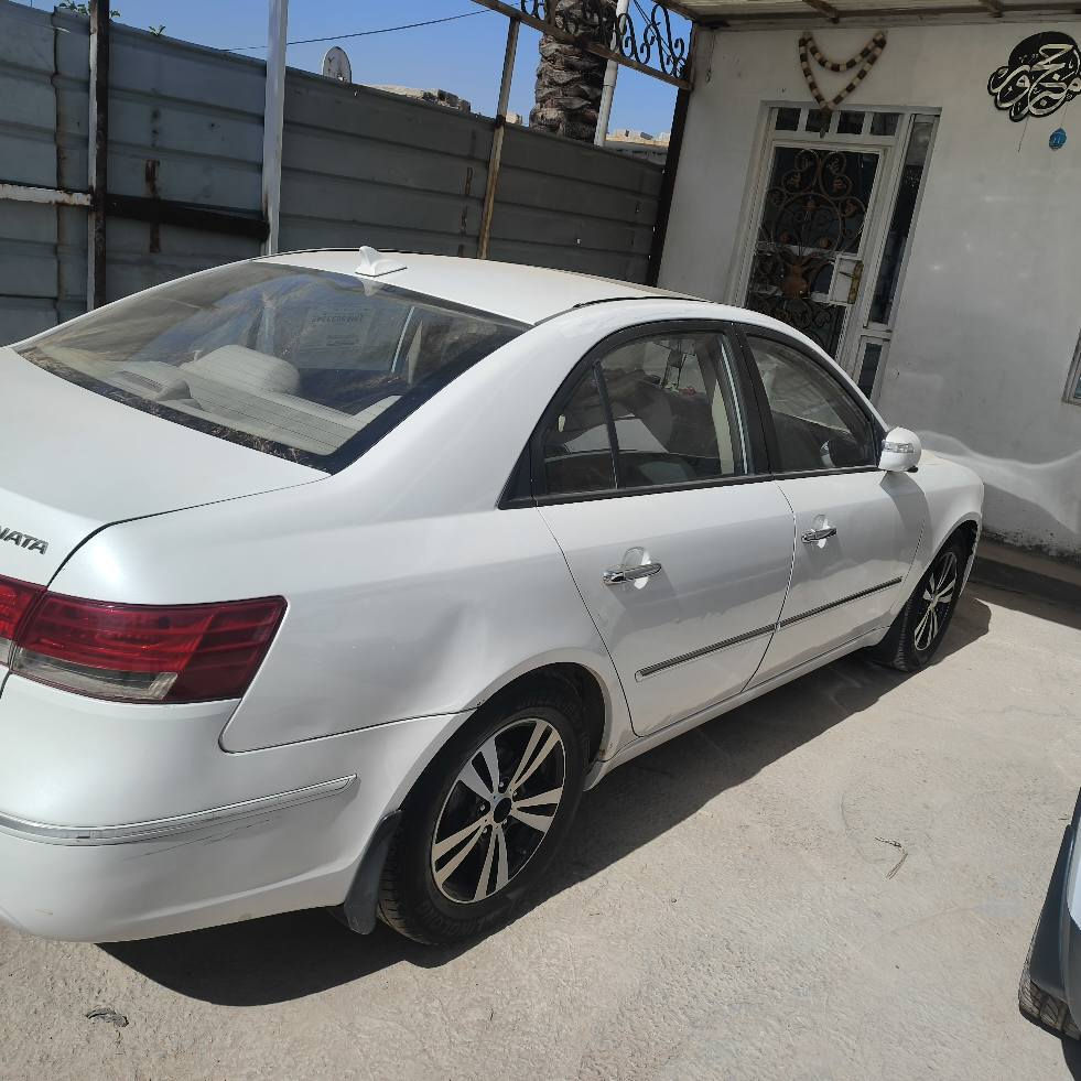 سوناتا خليجي موديل2011 السيارة ب اسمي السيارة حزام بدون دواخل شرط وصدرهة الامامي تعبان فقط ولباقي كفالة  وعندي المراية مال السايق مكسورة السعر 115  غير متواجد عل فيس *********** بلاد, صلاح الدين
