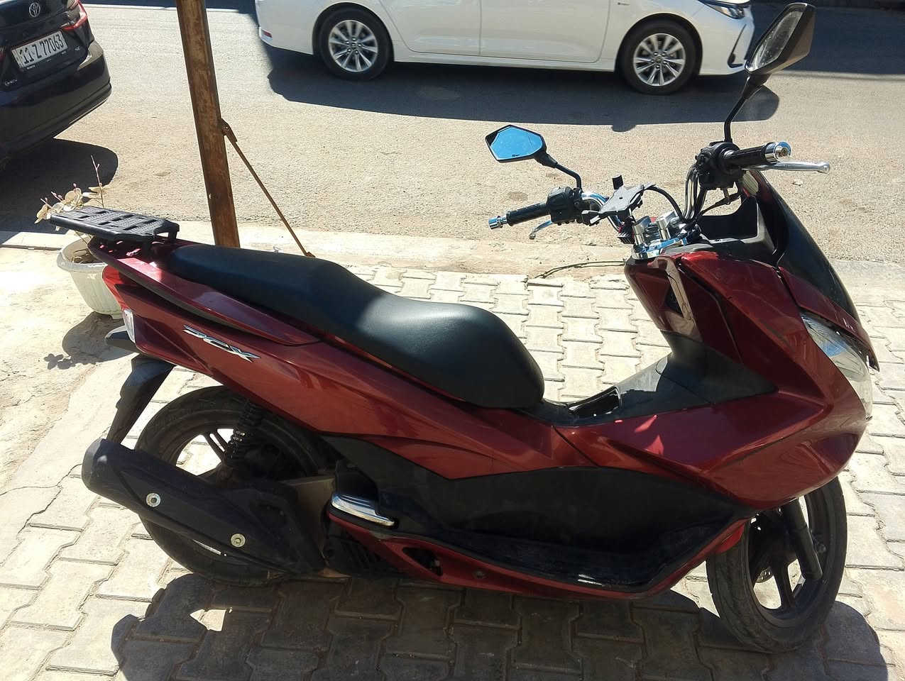 السلام عليكم بي سي اكس جيل الثاني
اللون احمر طماطي كفراتهه بس  شويه ترتيب محركها ما مفتوح دراجه خير من الله بريك اماميه خلفي مرايات دراجه مرتبه كفاله من السرقه السعر ١٢وبيهه مجال بسيط 
العنوان 
بغداد حي الجامعه شارع المركز 
***********
