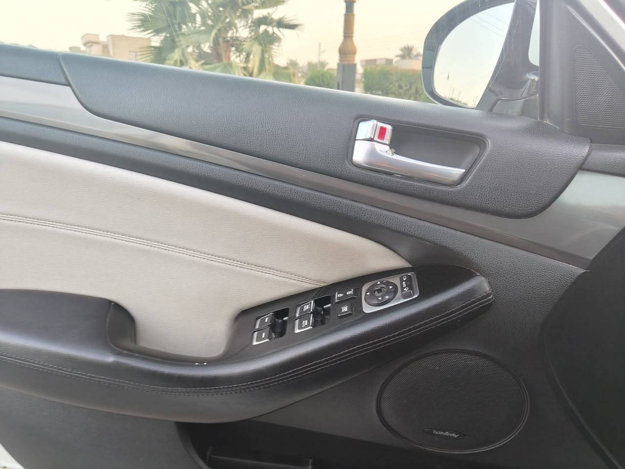 #كيا_كادينزا_خليجي_ملكي_vip2013 شكل 14  فول مواصفات
رقم سليمانيه باسمي تحويل مباشر 
#مكينه 3500 v6 شرط لاتبخير ولاتنقيص ترايك 200 شرط السيارة جامده بالشارع
#سيارة مال جناي
#تدفئة وتبريد بالكشنات
#تدفئة حمام تبريد ثلاجة .
#تخم تاير سعودي شركة أصل 
#اشارة ترحيب عن الاقتراب.
#تشغيل بصمة
#تقفل البيبان عند الابتعاد
#مكينةكير اكسل بحالة الوكالة
#سقف بانورامي +سلايد روف طكتين
كل المواصفات الي بالك موجوده 
مكان السياره الأنبار قضاء القائم 
بيها جاملغ عكس السايق نصه مصبوغ مع هلال الجاملغ الخلفي 
السعر 155 بي مجال 
يرهم مراوس بسيارة اكسنت نظيفة مو مشكلة
***********
السعر 155 ورقه بي مجال بسيط
