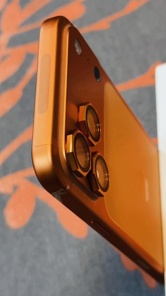 السلام عليكم
17 برو ماكس 256 ايسيم 
بطاريته 100 نظافته 100 مغلف بل كامل ppf ملحقات كامله مكاني بغداد *********** واتس سعره 1900 الف
