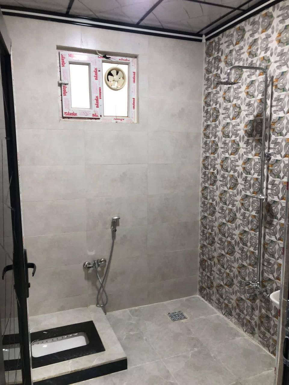 بيت 🏠 للبيع في حي البكر قرب جامع شهيد مجول
بناء فول حديث 2025 سند طابو الزهور 
مساحه البيت 150 متر واجها 10 متر 

بيت Vip 

نظام كاميرات 🎥 

نظام سبالت 

نظام دشات 

نظام دكتات 

نظام انترنت 🛜 

نظام غسالات 

يحتوي البيت ع استقبال وهول وغرفتين نوم 🛌 ومطبخ وصحيات ومناور وكراج سيارة 🚘 

طابق الثاني هول و4غرف نوم 🛌 وصحيات ومناور وبلكون وسطح ناصي وعالي 

للاستفسار عن سعر البيت الاتصال ع الرقم 

***********
