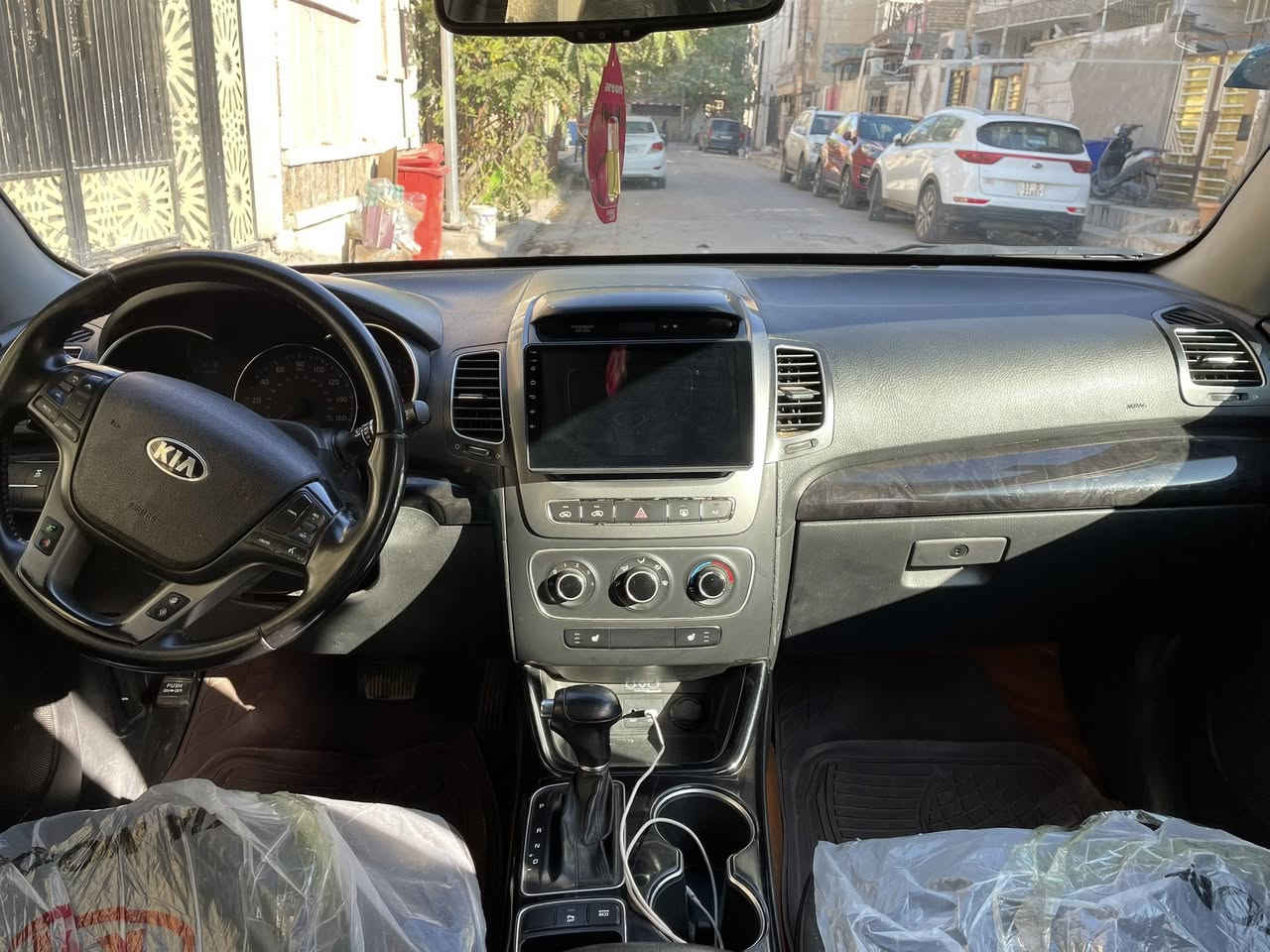 السلام عليكم سورنتو 2014 وراد امريكي حادثه رباعه جاملغ الايمن والايسر صبغ بس ربع الجاملغ فقط سياره كشره كلش نظيف رقم الجديد بغداد سونار مرافق ويه الصور وصور الحادث هم مرافقه مكان سياره بغداد الحريه حي السلام رقم للتواصل *********** السعر 145 ورقه وبيه مجال للطيبين
