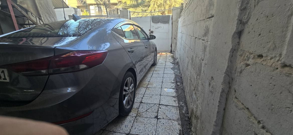 السلام عليكم سياره النترا موديل 2018 وارد امريكي محرك 2000 ضربتها كاملغ الايمن والباباوبالعراق بيه ضربه باب الجنطه ماشيه سياره 144 بس محرك مبدل او رقم اربيل والسياره باسمي وعارضها 125 عنوان بغداد وهذا رقم تليفوني
*********** بغداد الحريه
