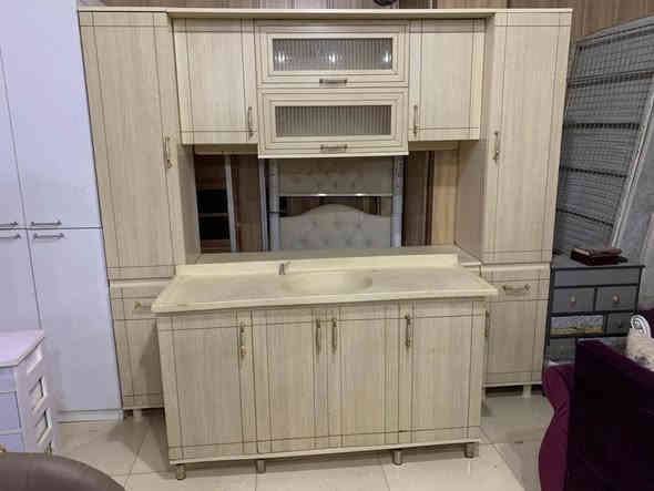 غراض لبيع العنوان سليمانيه سرجنار شارع ابو سناء مجاور فندق برج الحياة رقم موبايل *********** وتساب
