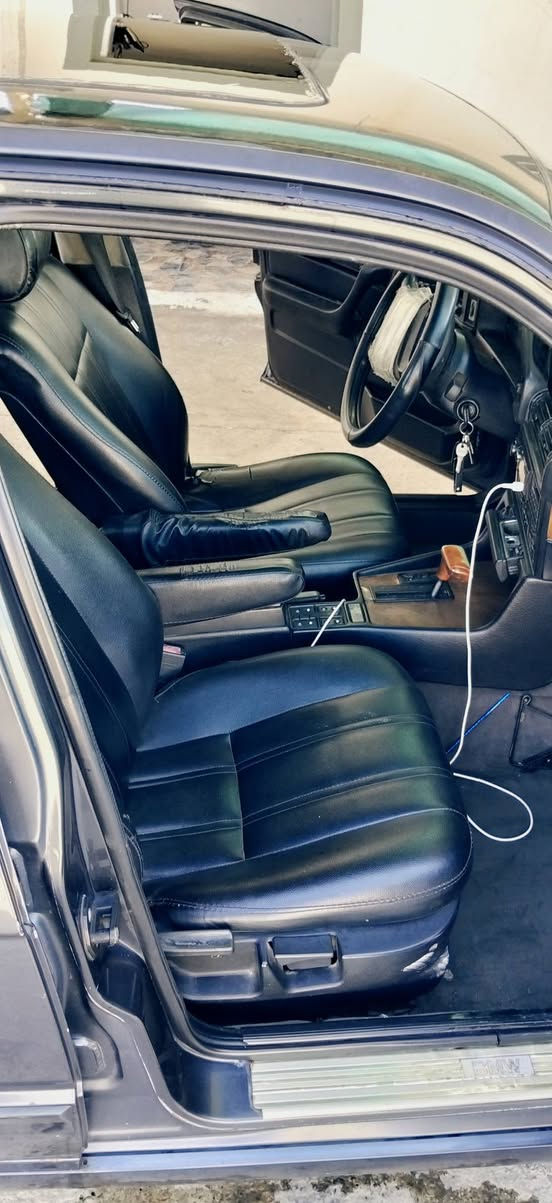 السلام عليكم  BMW 525موديل 1995 اصل محرك دجتل كير اوتماتيك شرط تخم تاير جديد لون رصاصي فيراني بي جلح قليل سلايت سنويه لل 30 السعر 75 قفل للأستفسار *********** المو شراي لا يتصل ويكسر بسعر
