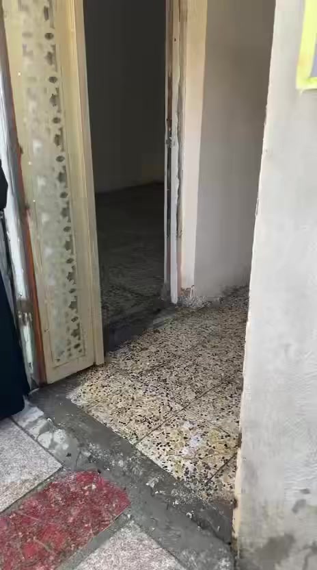 سلام عليكم
نص قطعة اماميه للايجار 

تتكون من غرفتين ومطبخ وهول وصحيات 

صاير بين الغربي والوسطاني 

سعر الايجار ٣٠٠ قفل 

***********
