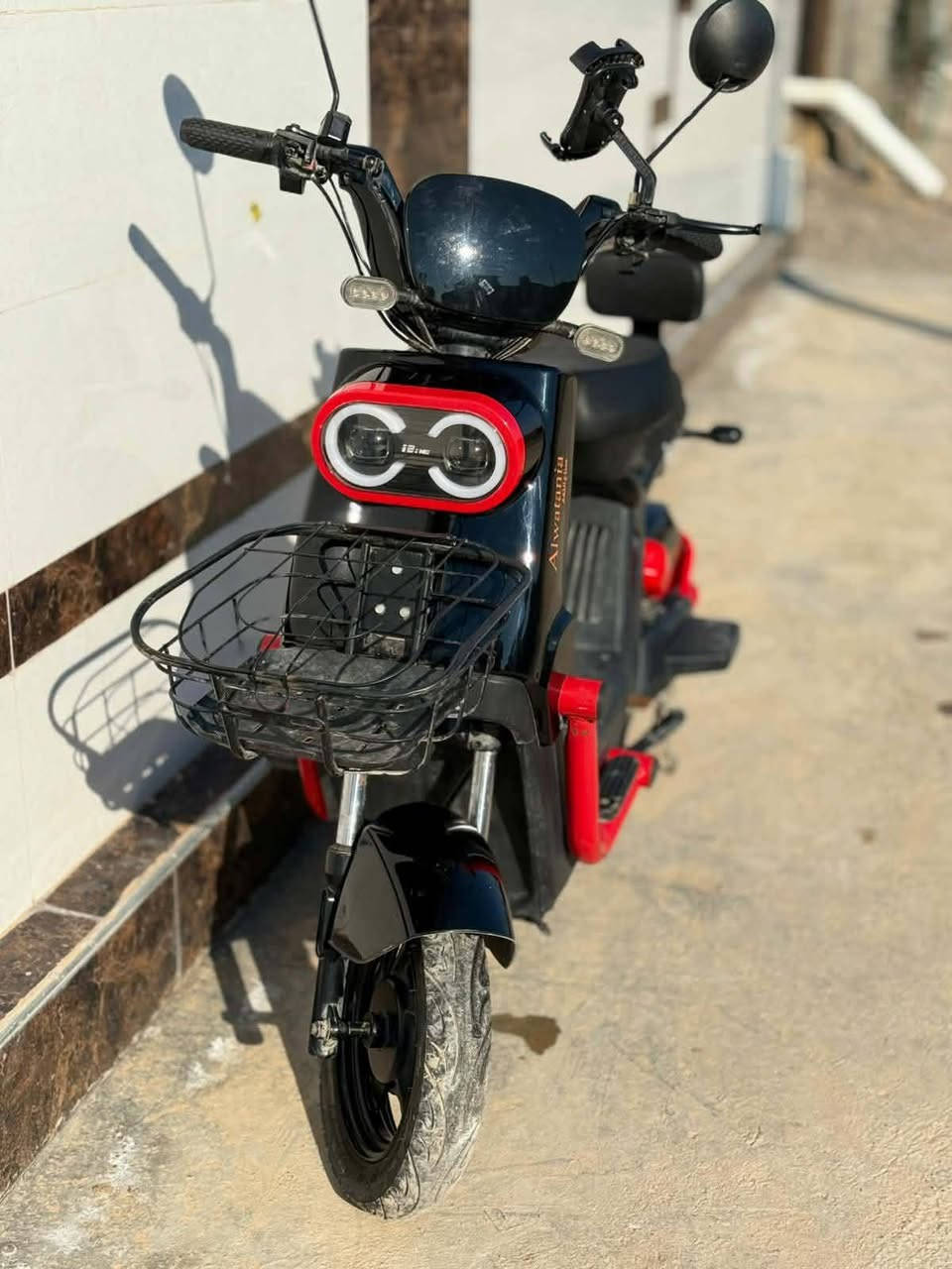 مكلف بالنشر العنوان برطله 
السعر 600
الرقم ***********
