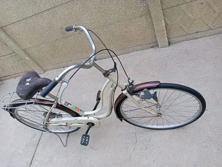 بايسكل عبدالحليم حجم 26 مآل شحن السعر 70 وبي مجال المكان حي سومر 

#ملاحظة البايسكل مآل شحن ما مستخدم 

***********
***********
