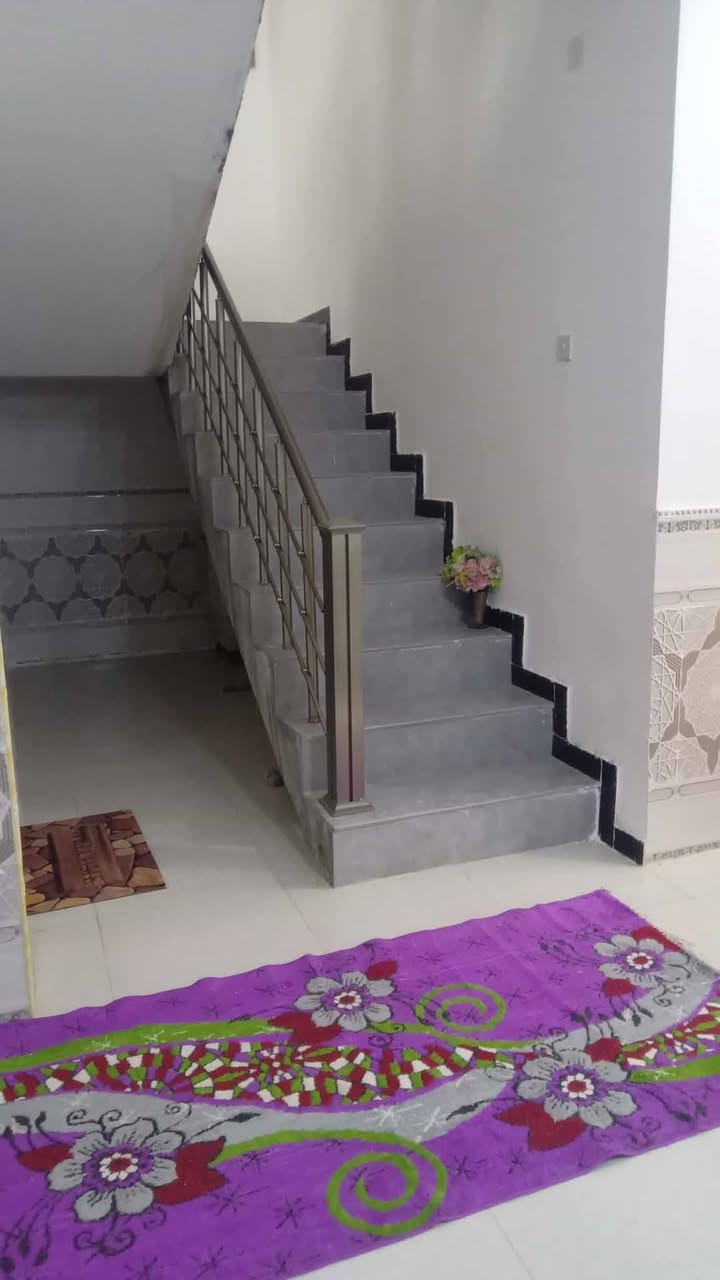 السلام عليكم
بيت طابو صرف للبيع مساحة ٢٠٩م
غرفتين وصالة ومطبخ وبراني حمامات وطارمة 
قرب أسواق القديمة 
بالدوح بناء سنه ٢٠٢٤ بناء الشركة هيكل 
وتكملة البناء شخصي 
البيت مطلوب الإسكان ٨٥ مليون تسديد بشهر ٤٨٠ ألف 
وتسلم صاحب العقار ٦٥ مليون نقد 
***********
