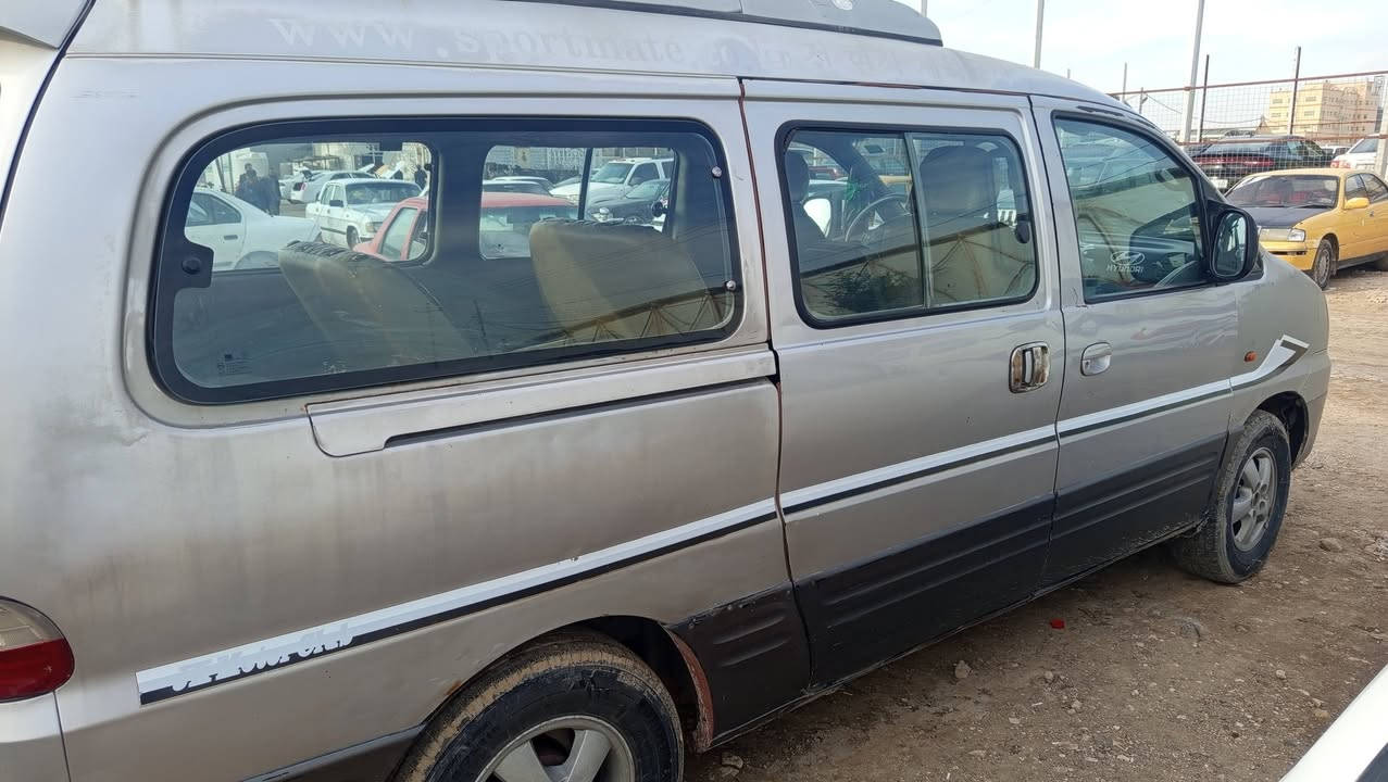 ،السلام عليكم ورحمته الله وبركاته اخوان سياره ستاركس المديل ٢٠٠٧ اصل مسكر ومحورينه مفتوح كير عادي وقم نكليزي سنويه ٢٧ مانقصه شي مكينه وكير وكسن خير  غرفه حلوه مكانه بل ناصريه سوك الشيوخ الشراي يتصل علا الرقم *********** السعر ٧٥ وبيه مجال حك الجيه
