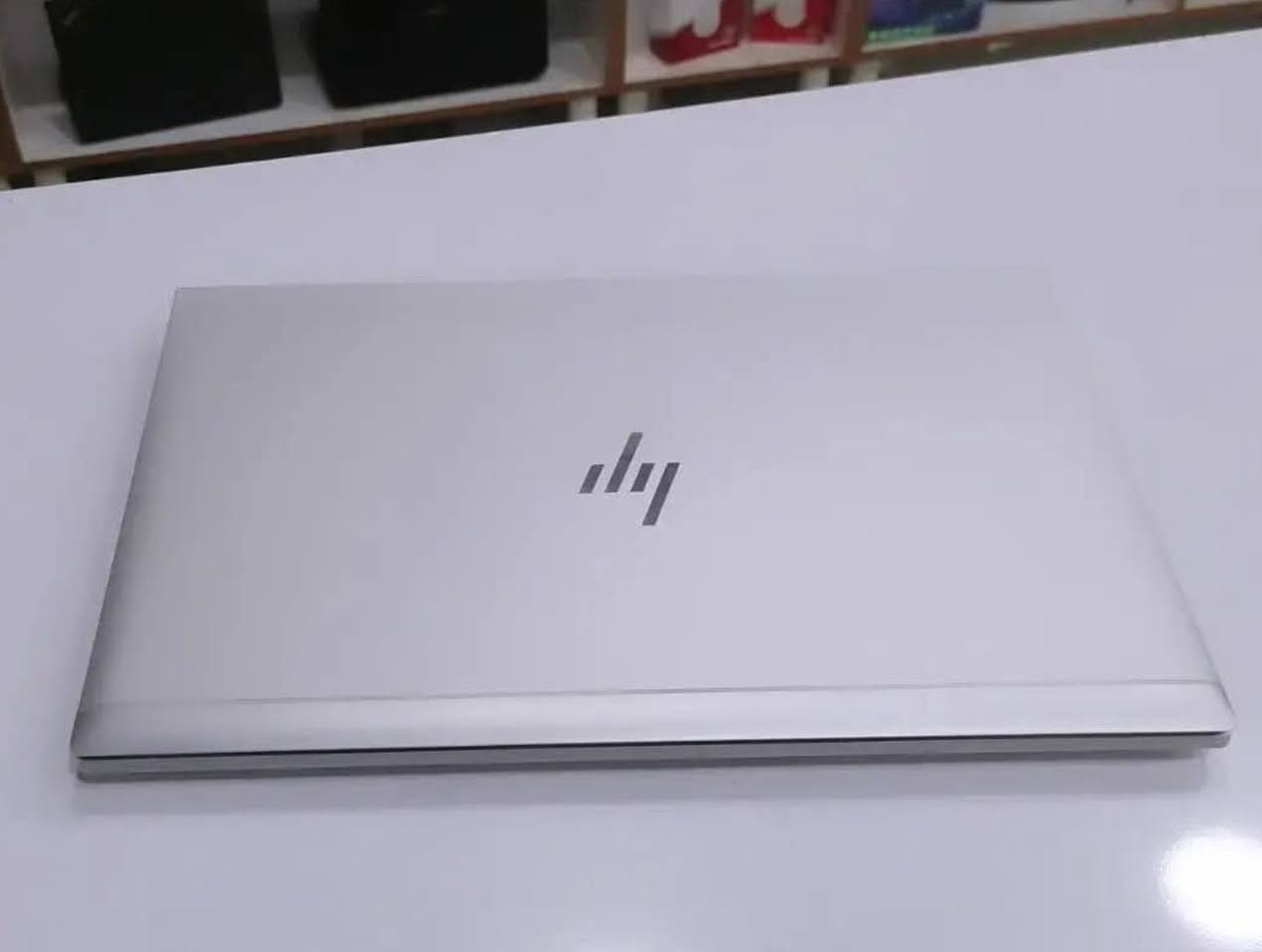 -لابتوب HP 840 G6
-حجم شاشة ١٤ FHD IPS
-بصمة يد -كامرة قابلة للغلق
-معالج كور اي 17 الجيل الثامن CI5
-رام ۸ کیکا DDR4 قابل للتطوير
-هارد SSD-256GB قابل للتطوير
-كرت شاشة داخلي انتل ٤ كيكا
-منفذ اتش دي مباشر-منفذ ايثرنت-منفذ سیم کارد-منفذ دوك ستيشن-منفذ USB3 عدد ٢
-منفذ تايب سي عدد |-منفذ اواکس
-باتري ليثيوم يوفر ۳ ساعات
السعر 485 الف وبيها مجال 
للاستفسار الاتصال على ***********
