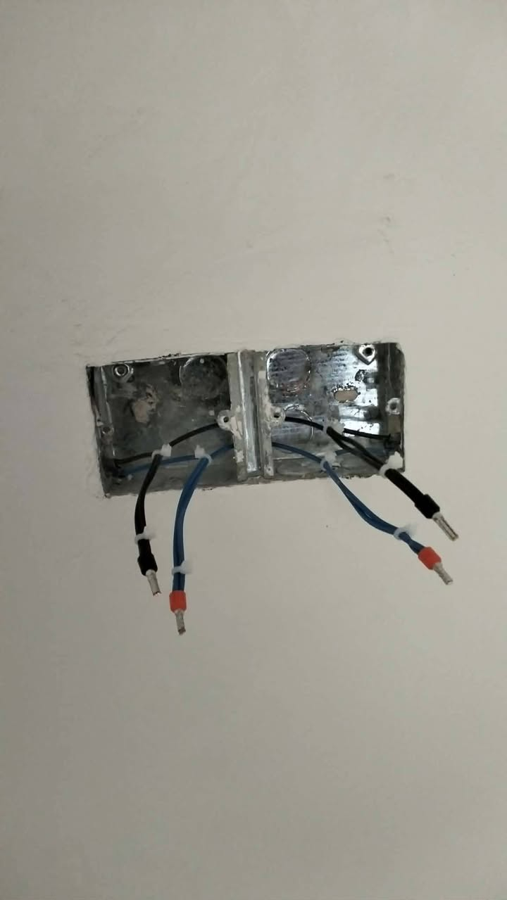 يوجد كادر هندسي للتئسيسات الكهربائيه تئسيس منازل مصانع نصب اعمده نصب محولات
مستعدين لجميع التئسيسات الكهربائيه


**إذا كنت صاحب هذا الإعلان وتريد حذفه لأي سبب، رجاءا أرسل رسالة إلى الدعم الفني**