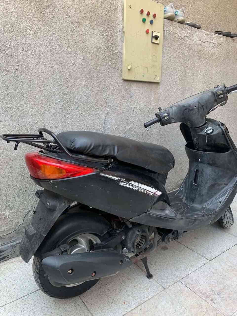 السلام عليكم دراجه بريز للبيع كامله من كلشي كهربائيات اشاير ولايت من كلشي ومكينه خرسه برغي ممفتوح بيها مكاني البياع السعر ٥٥٠وبيها مجال 
متواجد واتساب ***********
