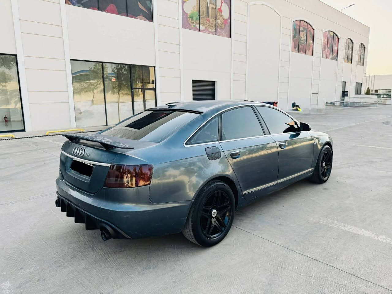 Audi A6
S line مواسەفاتی 
مۆدیل ٢٠٠٧
٢ پارچەی بۆیاخە بێ ناو گرتن  
رەقەم ئەوروپی مەنەفێستی ابراهیم خەلیلی لەگەلە
لەسەر مەنەفێست موافەقەی جام رەشی هەیە ٪١٠٠ 
سەیارەیەکی پاک و جوانە کامل دەستکاری کراوە  دفیوزەر +باڵ+ دەبڵ گزۆز+ ویلی سپۆرت +شواربی دەعامی + کوشن سپۆرت + شاشە 
گێر و مەکینەی بە شەرت کارەبایەتی مەزبوتە 
نرخی ٣٨ وەرەقەیە و کەمێک مامەڵەی تێدایە گۆرینەوەش دەکەم بە شتێک بە دڵم بێ
ژم
*********** Singapore
