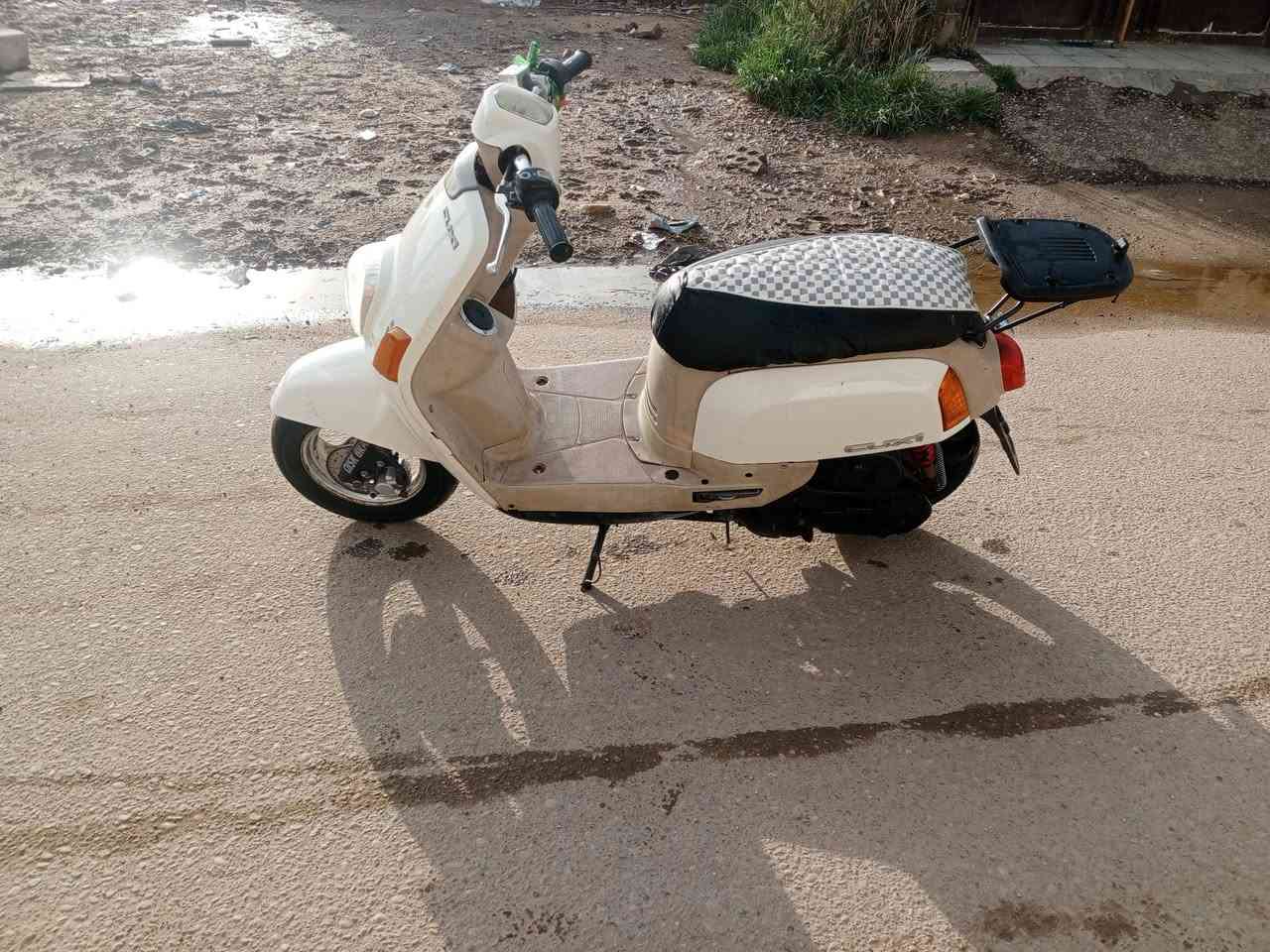 سلام عليكم
بوليس كابريتر 2008للبيع كفالة داخل كريمي ما نقصه شي شلعه معدل خير من الله السعر 550وبيه مجال مكان مسيب 
***********
